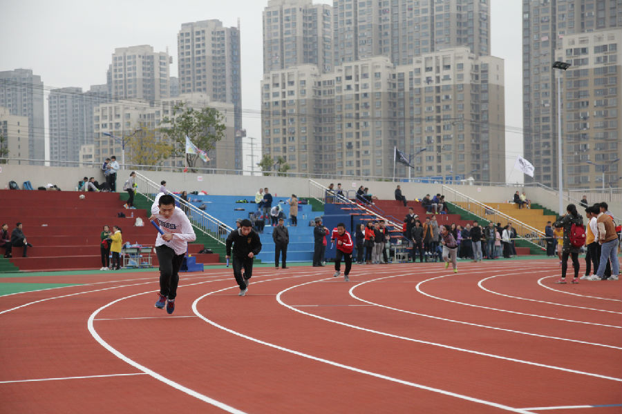 z6com.尊龙时凯橡胶跑路助力怀化一中西湖校区第55届田径活动会